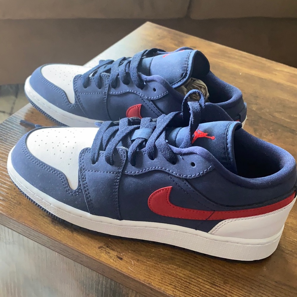 Nike Jordan’s. 5Y boys, 6 in Womens nvr been worn